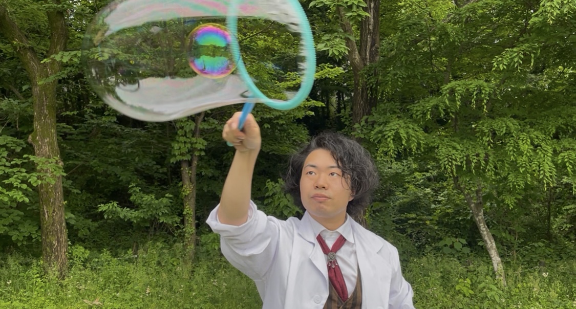 虹色の反射が独特でとてつもなく綺麗！ シャボン玉ショーの料金