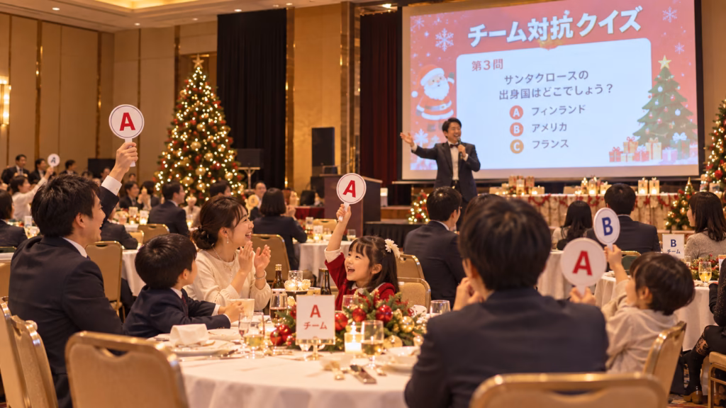 社内クリスマスイベントでチーム対抗クイズに答える社員たち