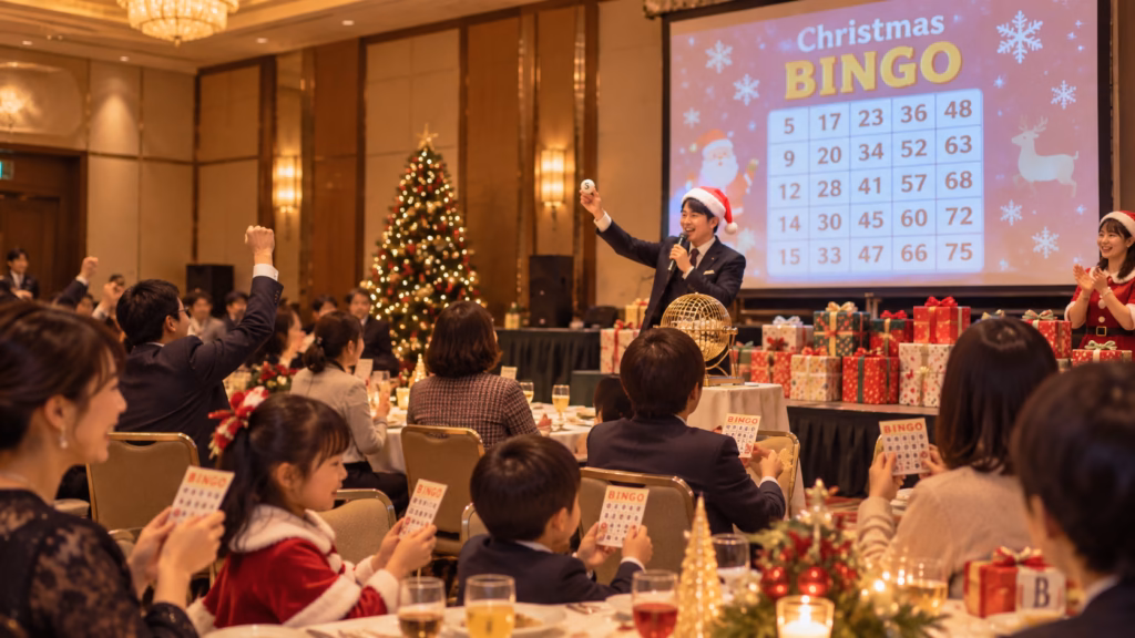 社内クリスマスイベントのビンゴ大会で盛り上がる会場
